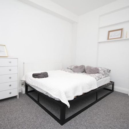 Lovely 3 Bed Spacious Flat Apartment In Central ลอนดอน ภายนอก รูปภาพ