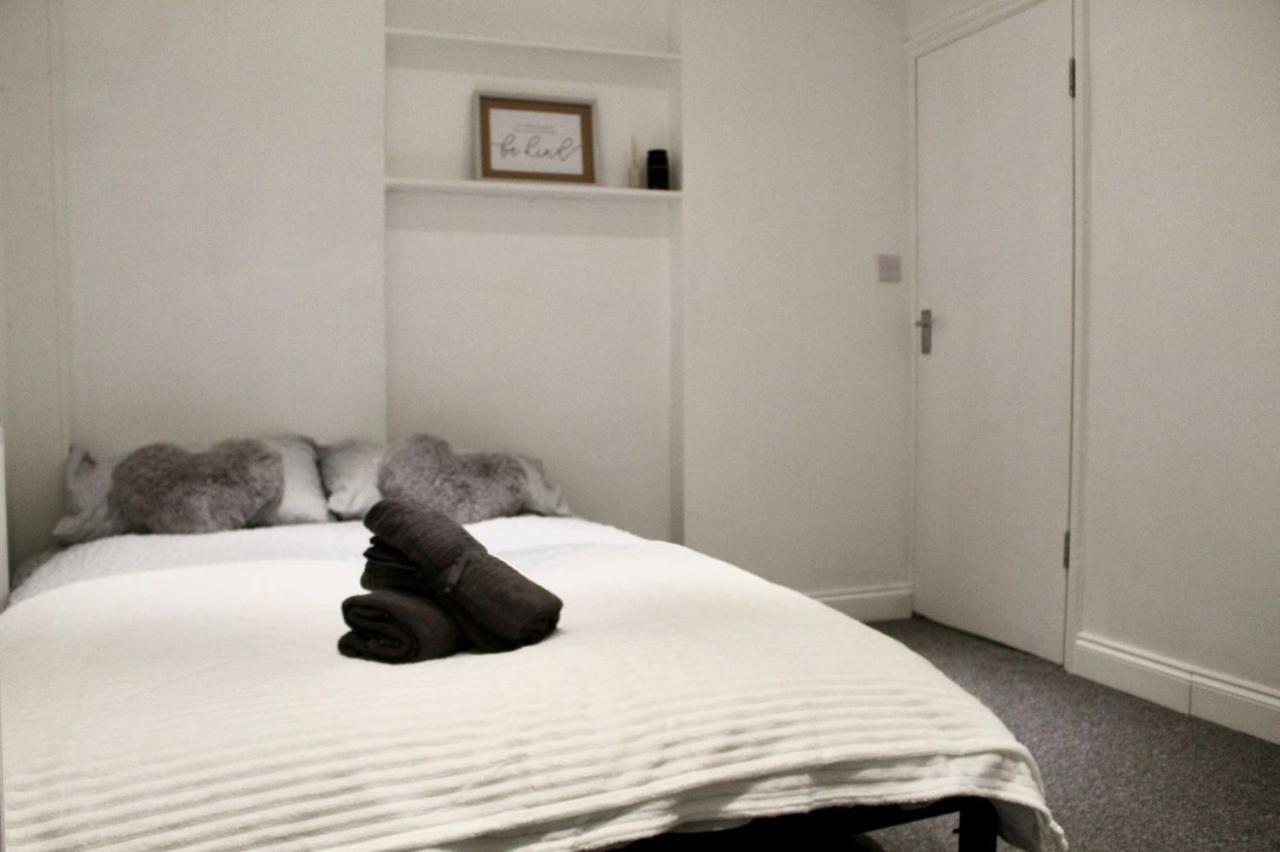 Lovely 3 Bed Spacious Flat Apartment In Central ลอนดอน ภายนอก รูปภาพ