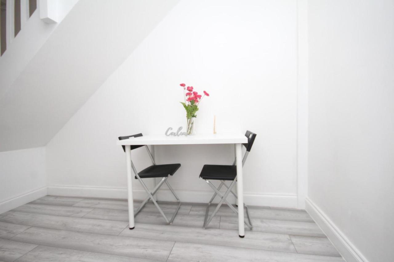 Lovely 3 Bed Spacious Flat Apartment In Central ลอนดอน ภายนอก รูปภาพ